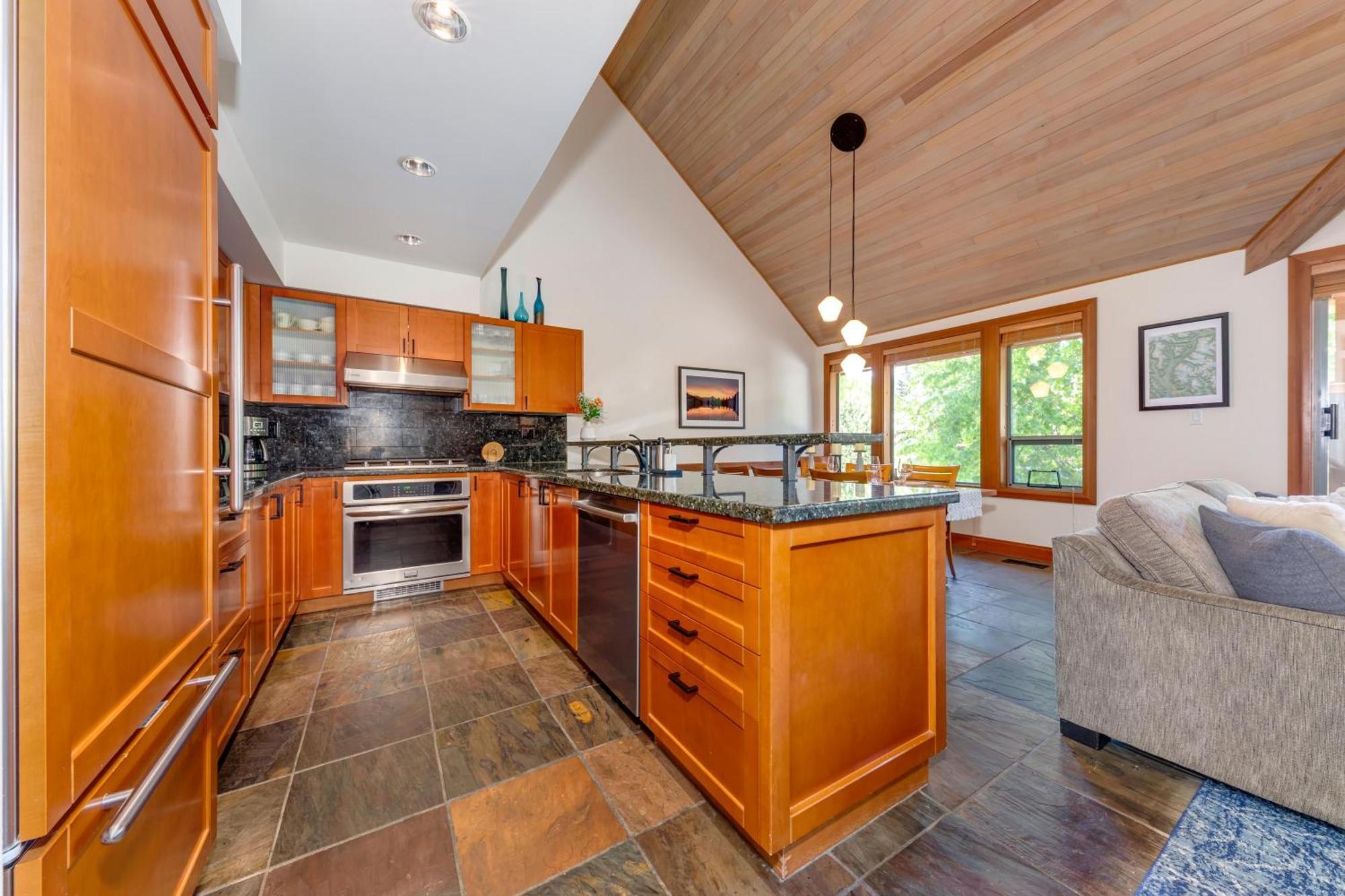 Montebello 4864 Whistler